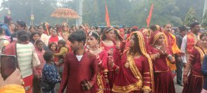 सिविल लाइंस में कार्यक्रम के दौरान किन्नर समाज की महिलाएं