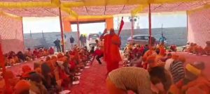 अखंड भंडारा में उपस्थित साधु संतों का है