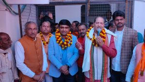 वरिष्ठ नागरिक उपस्थित रहे