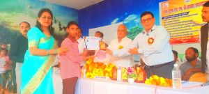10 छात्र छात्राओं को 